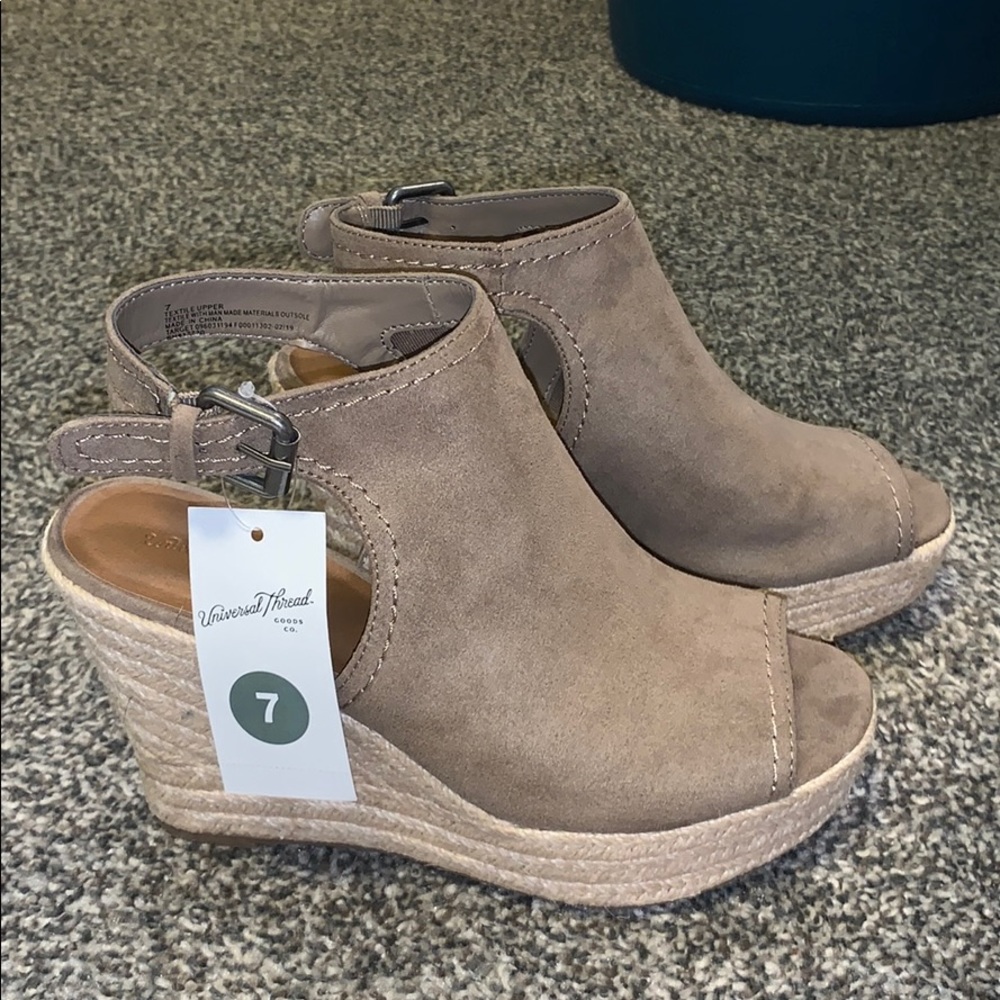 Target-Universal Thread wedges